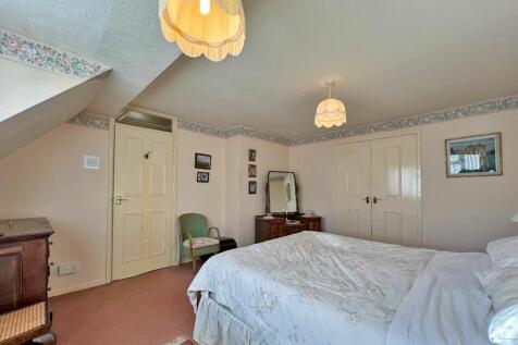 UPSTAIRS BEDROOM