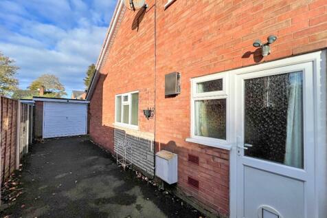 SIDE ENTRY / GARAGE