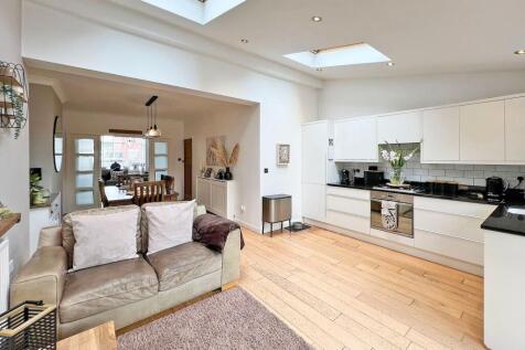 Open Plan Kitchen/Living/Diner
