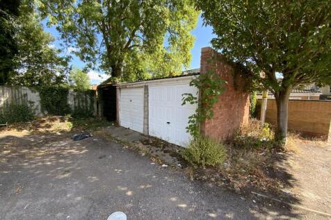 1 x Garage acces from rear