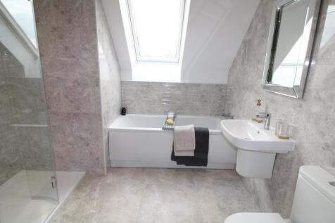 En Suite Bath/Shower