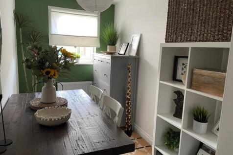 Bedroom/Dining Room