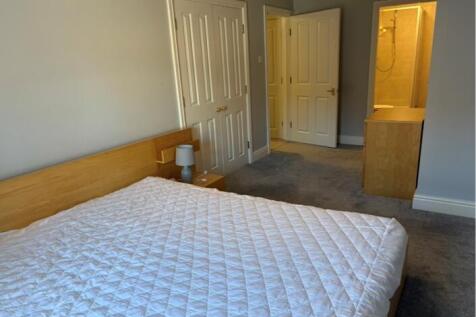 Bedroom 2/En Suite