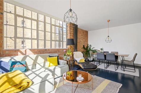Lounge/Dining Area