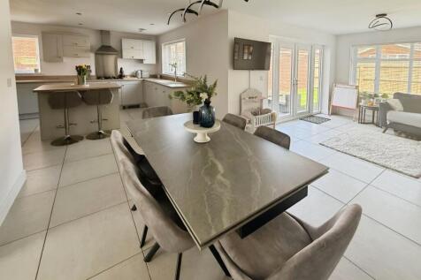 Kitchen/Dining