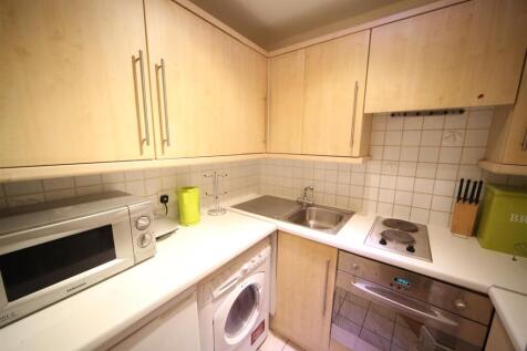 Ivor Place 14a fl 1 kit.JPG
