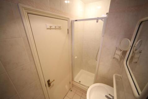 Ivor Place 14a fl 1 bath 2.JPG