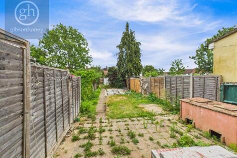 CAM05080G0-PR0129-STILL024.jpg