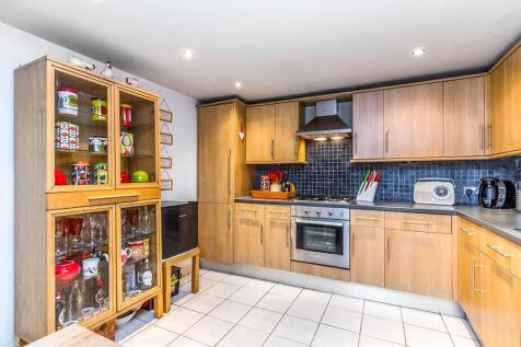 Kitchen / Dining Roo
