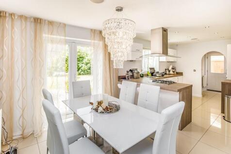 Kitchen / Dining Roo