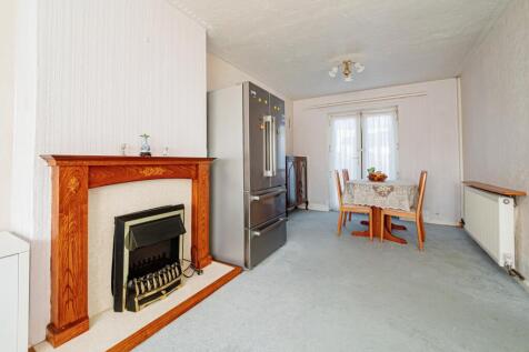 Lounge/Dining Space