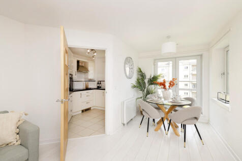 Sitting/Dining Room