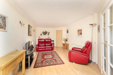 Sitting/Dining Room 