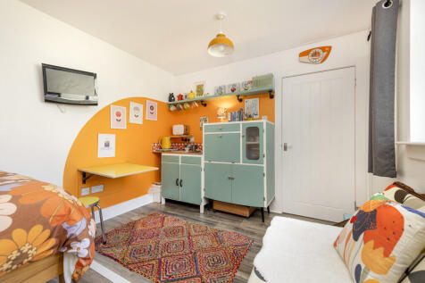 Studio in Annex