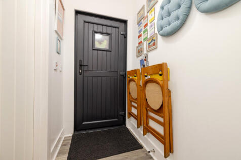 Entrance in Annex