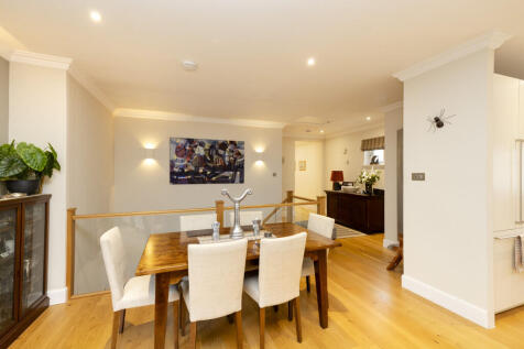 Sitting Room/Dining Room