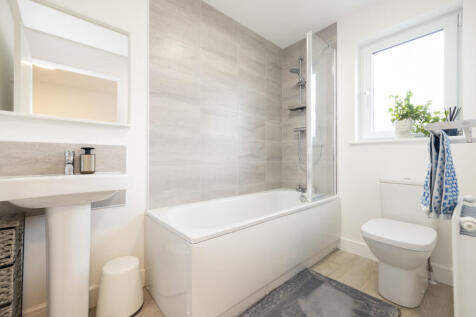 Family Bathroom - 2 Florence McNeill Lane