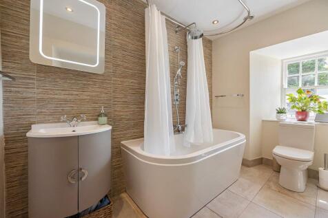 Bathroom - Second Floor Flat, West Port House