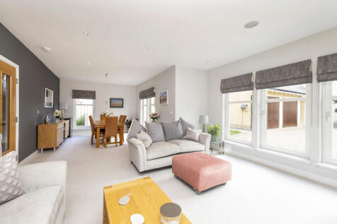 Sitting/Dining Room
