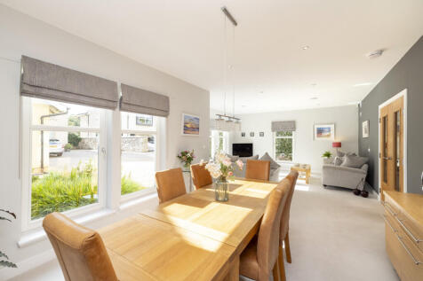 Sitting/Dining Room