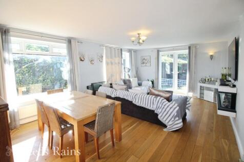 Lounge / Dining Room