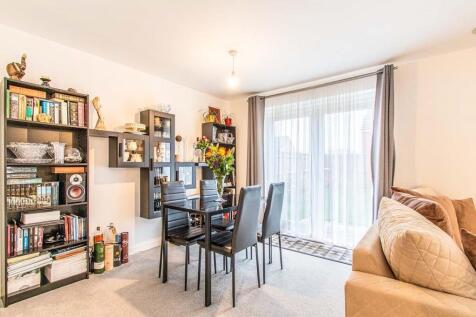 Lounge/Dining Area