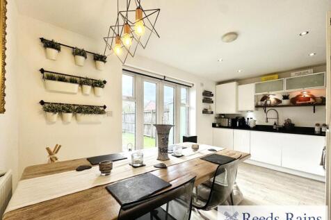 Kitchen/Dining Area