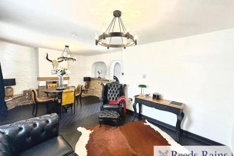 Living/Dining Area
