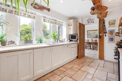 73778_4 Pound Farm Barns Winchester Road Chawton (