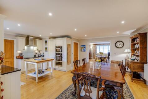 8617429-interior10.jpg