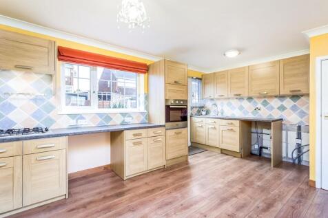 Kitchen / Dining Roo
