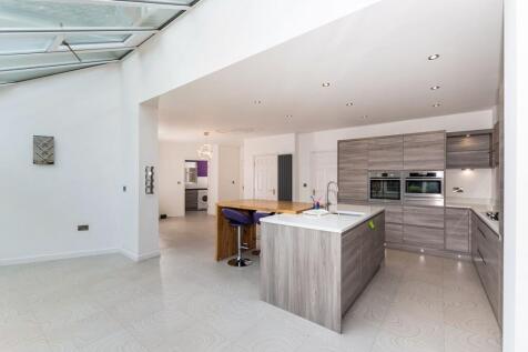 Kitchen / Dining Roo