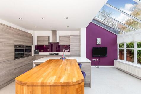 Kitchen / Dining Roo