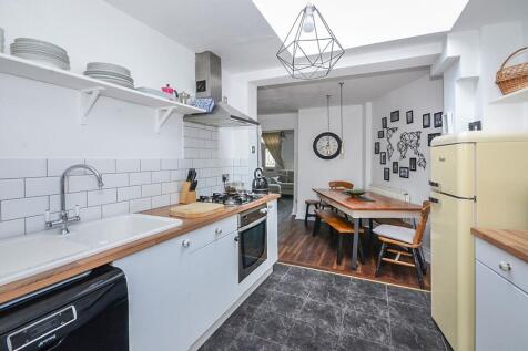 Kitchen / Dining Roo