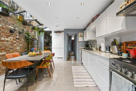 Kitchen/ Dining Room