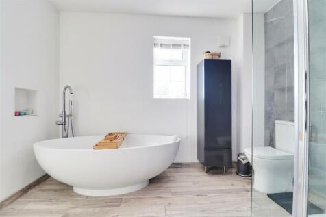 BATHROOM / EN-SUITE