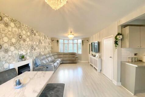 OPEN PLAN LIVING, KITCHEN &amp; DINING SPACE