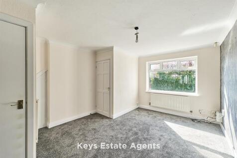 OPEN PLAN LOUNGE &amp; DINING AREA
