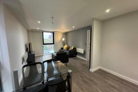 OPEN PLAN KITCHEN AND LIVING AREA