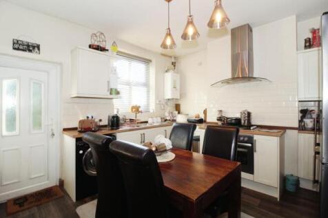 OPEN PLAN KITCHEN &amp; DINING AREA