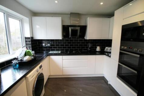 OPEN PLAN KITCHEN &amp; DINING AREA