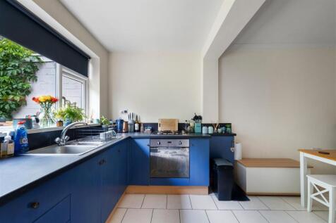 OPEN PLAN KITCHEN &amp; DINING SPACE