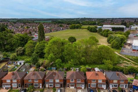 82 Northfield Road-6.jpg