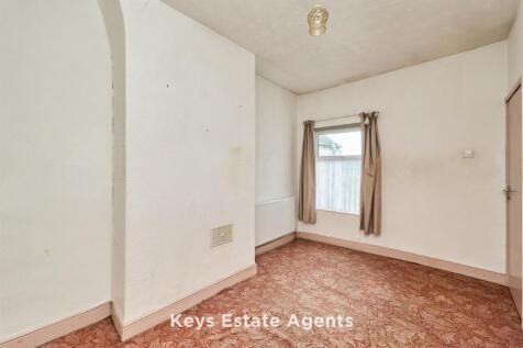 REAR BEDROOM