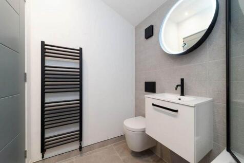 21-Bathroom-02