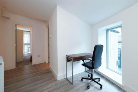 29-EntranceHall-01