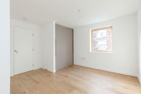 56343_HughesClose-1
