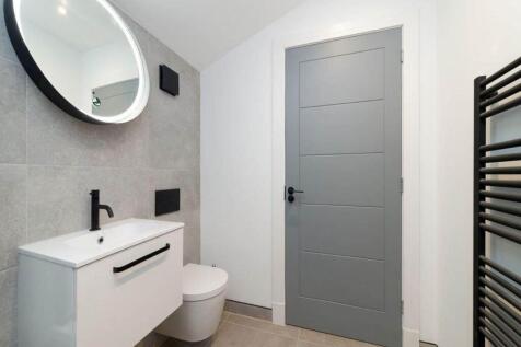 24-Bathroom-02