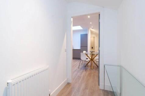 12-EntranceHall-02