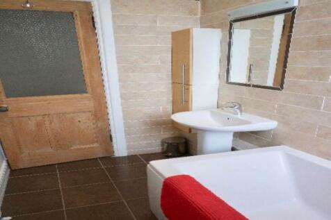 33 comely bathroom 2